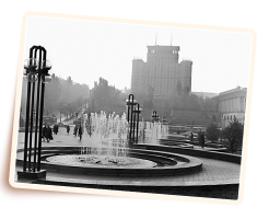 Фонтани на площі Незалежності, архівне фото